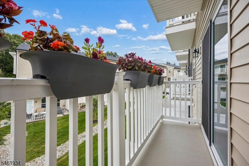 Balcony off dining room