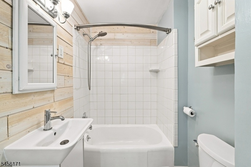 Bathroom Main Floor