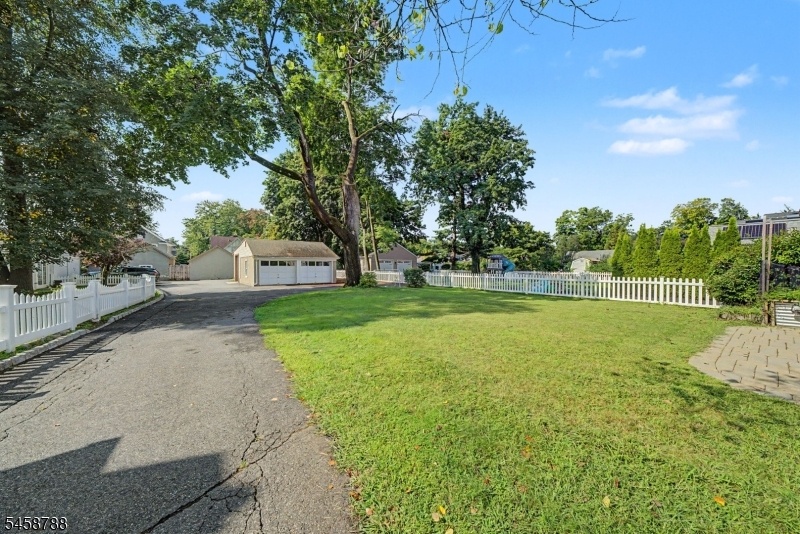 Detached garage
