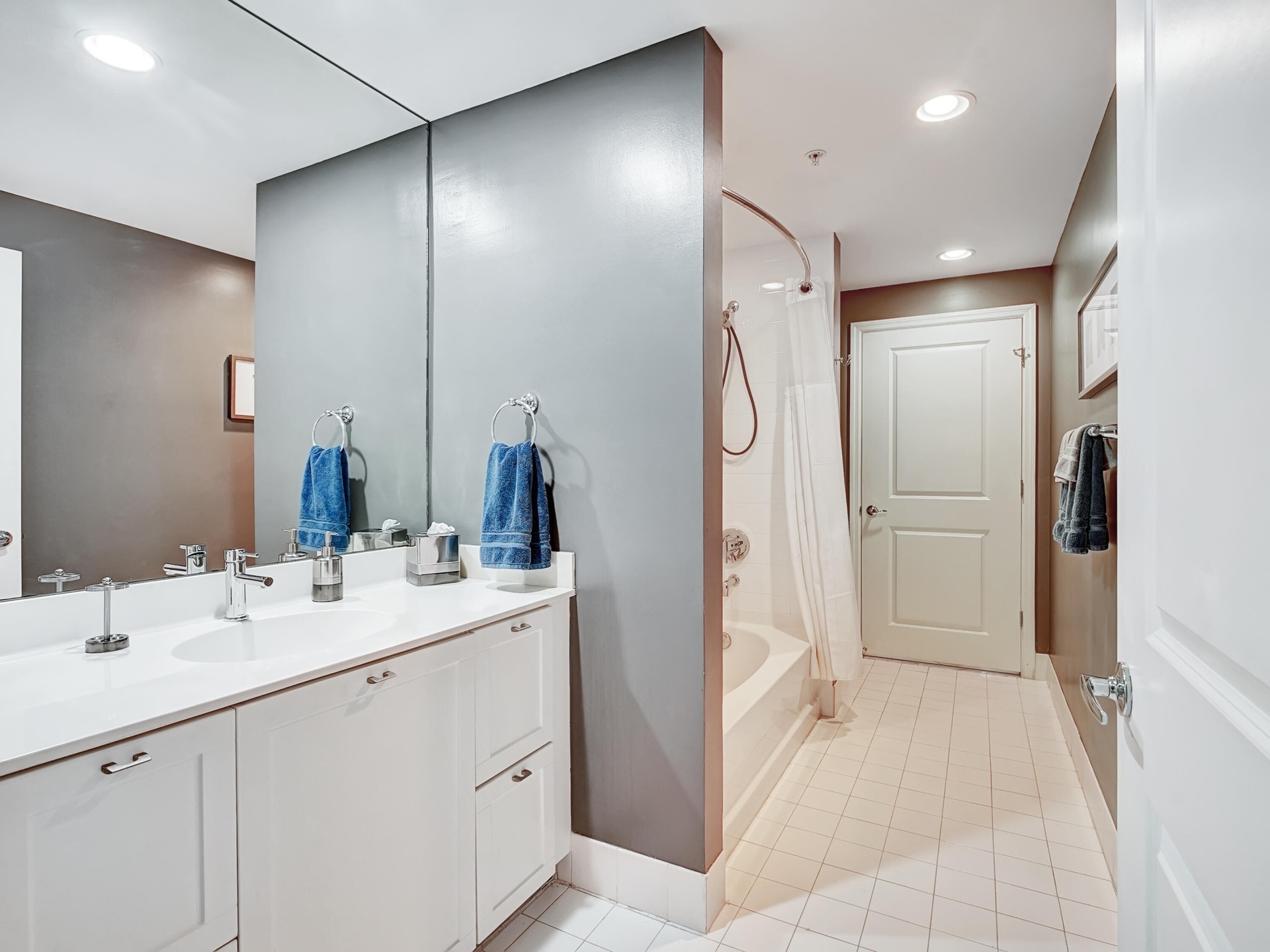 2nd Bathroom