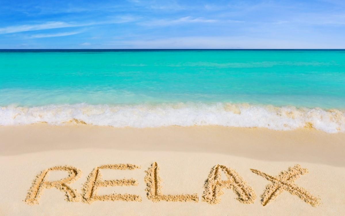 WALK TO LAUDERDALE BY THE SEA BEACH, STORES, RESTAURANTS, NIGHTLIFE, TRANSPORTATION, AND ONLY MINUTES TO FORT LAUDERDALE, POMPANO BEACH ATTRACTIONS AN