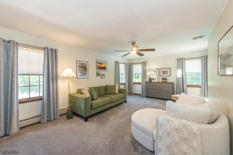 Br # 3 14x21 w/ 2 closets