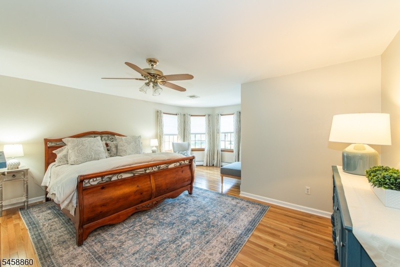 Primary BR w/ alcove hardwood