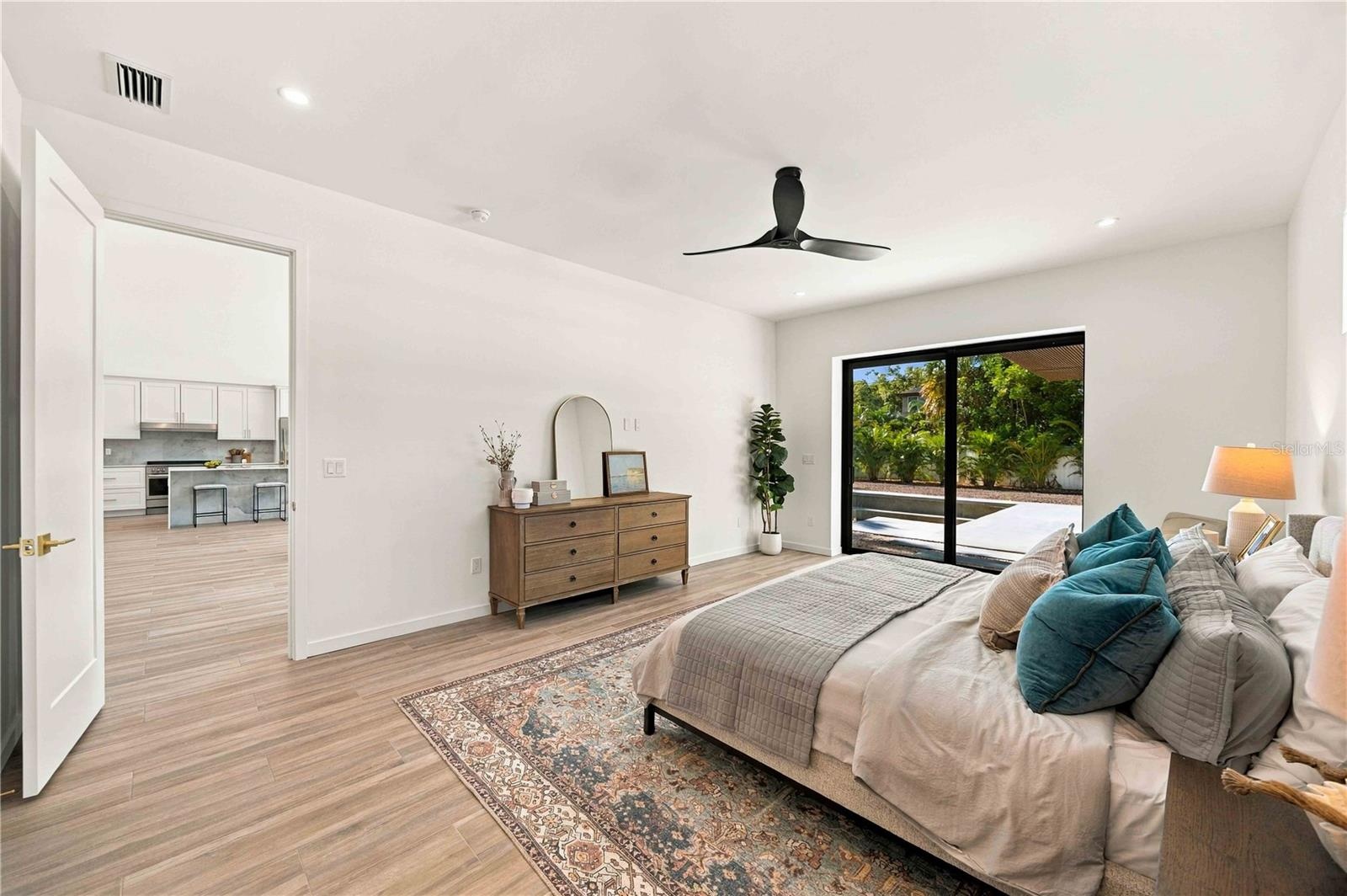 1st Flr Primary Bedroom w/ ensuite Bathroom