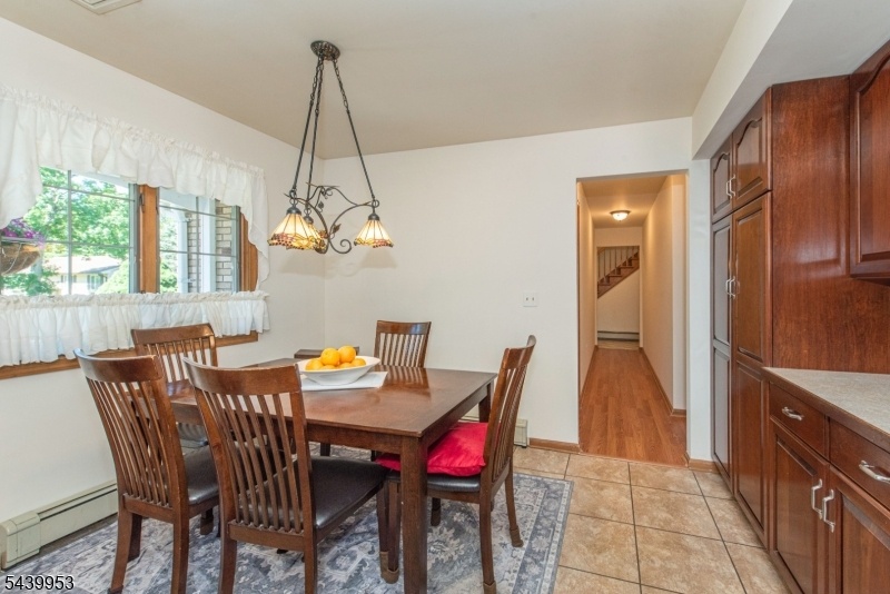 Kitchen Eating Area