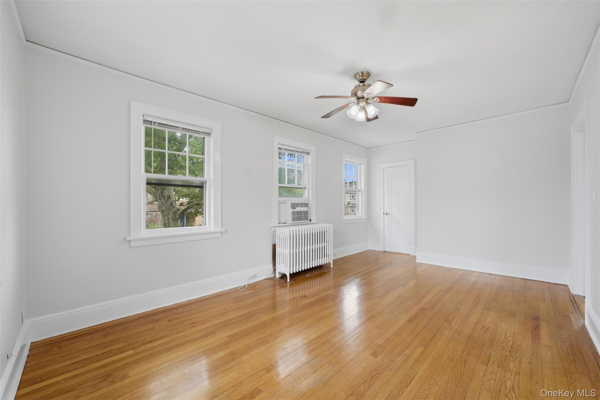 Living room with lots of windows