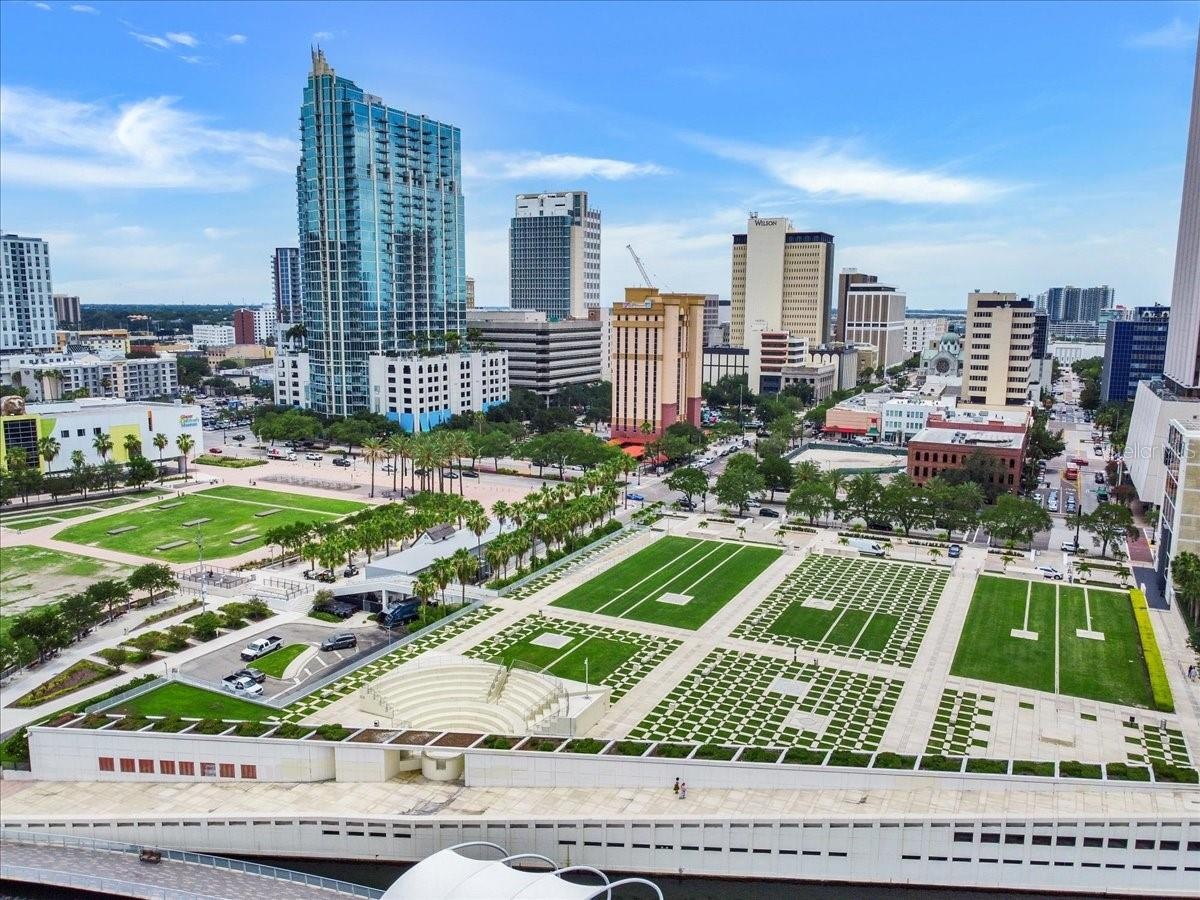Minutes from Downtown Tampa
