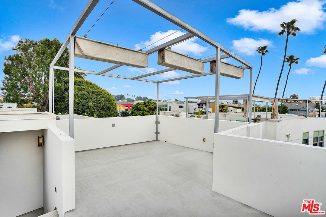 Private rooftop