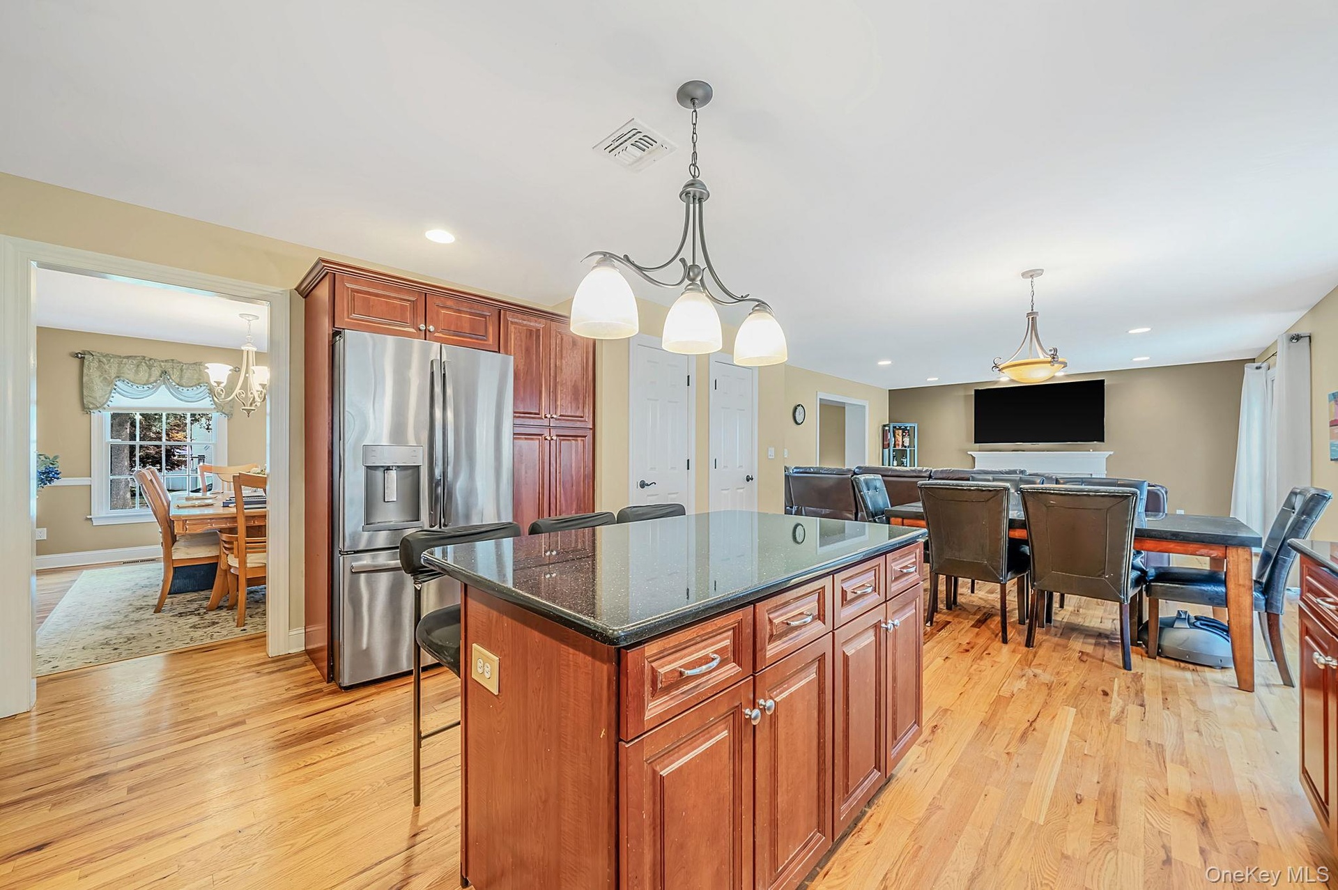 Eat-in Kitchen