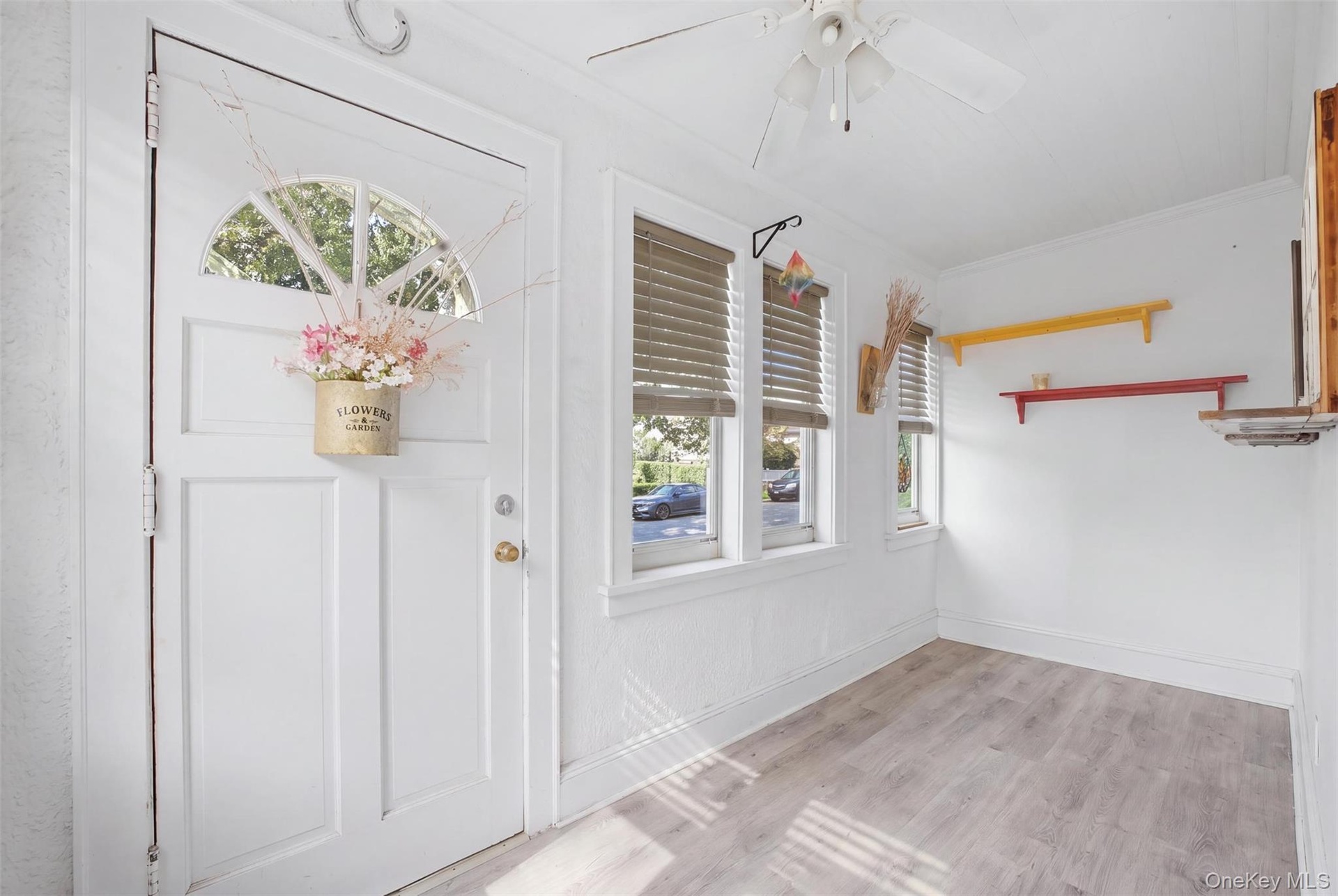 Front enclosed porch to right side #47