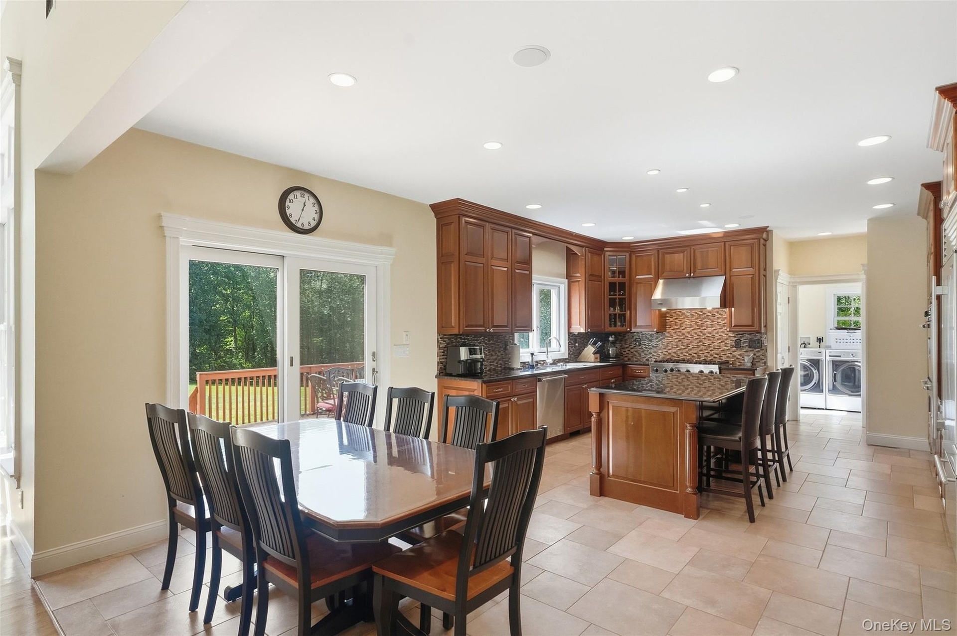 Full kitchen