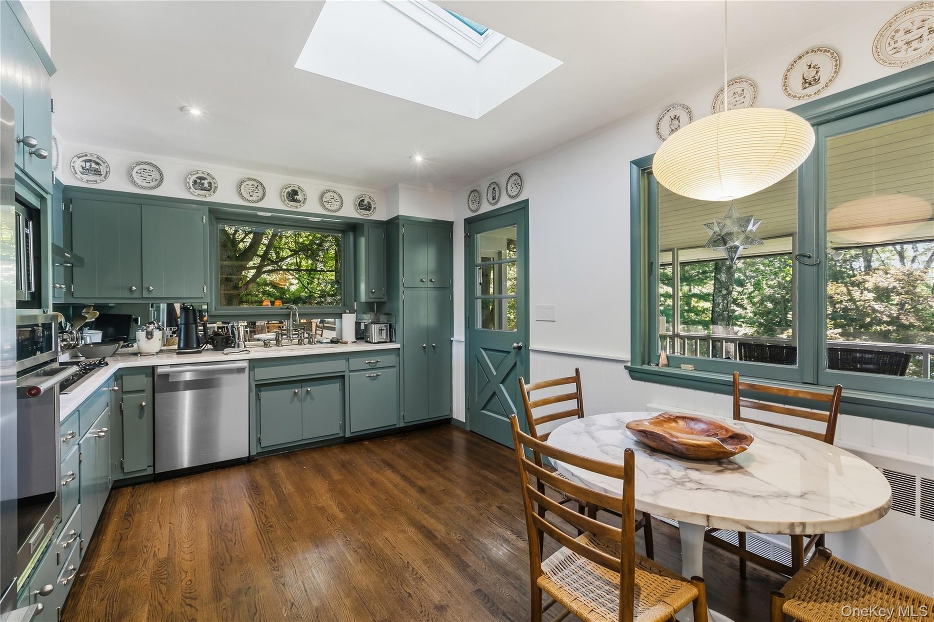 Eat-in Kitchen