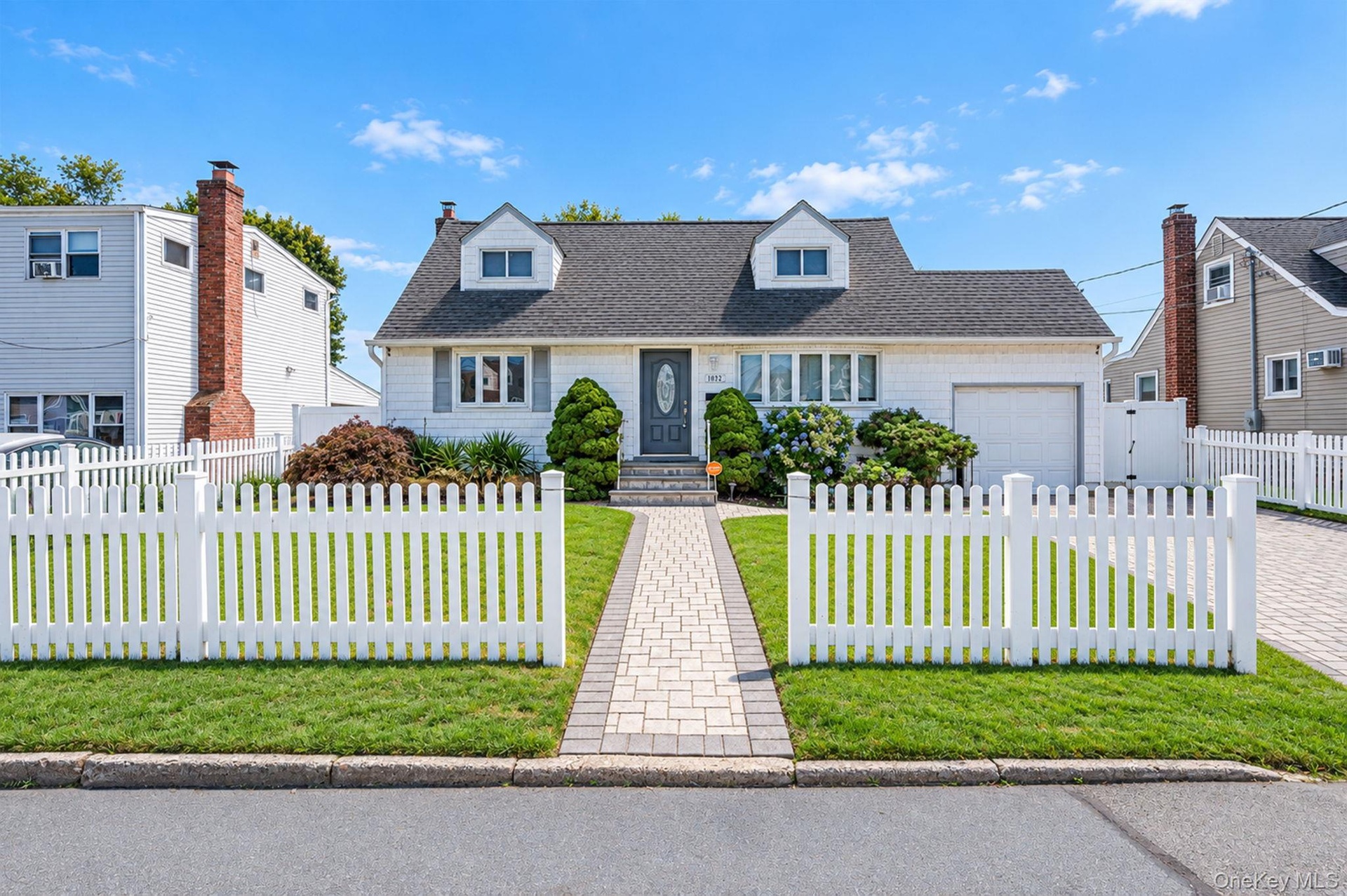 Expanded Cape with Paver Driveway/Walkway, PVC Fencing, IGS