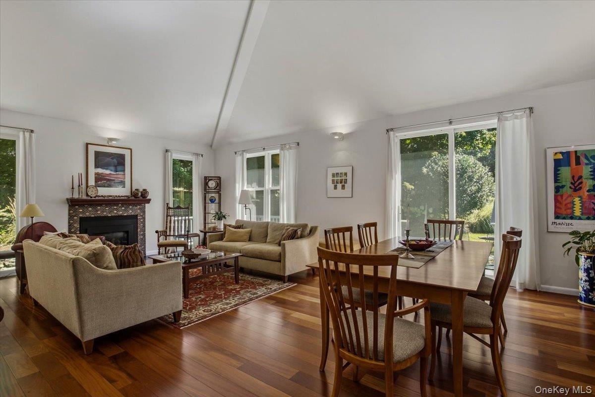 Beautifully well-balanced, the living and dining spaces flow seamlessly together while retaining distinct areas for relaxing and entertaining.