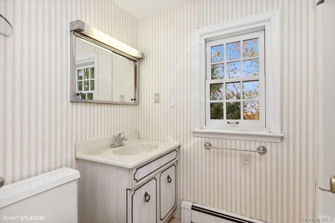 Second floor full bathroom