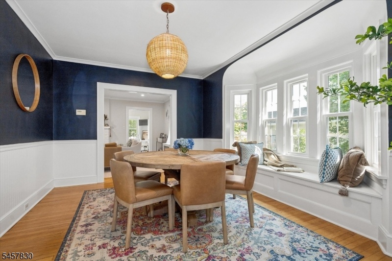 Window alcove with seating