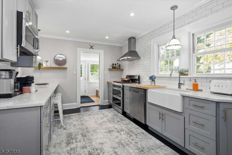 Beautifully updated kitchen