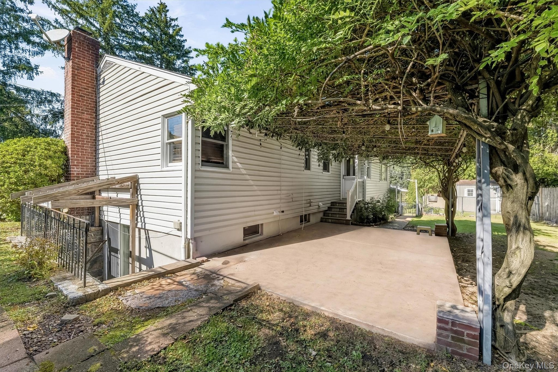 Shade, privacy and fresh air included