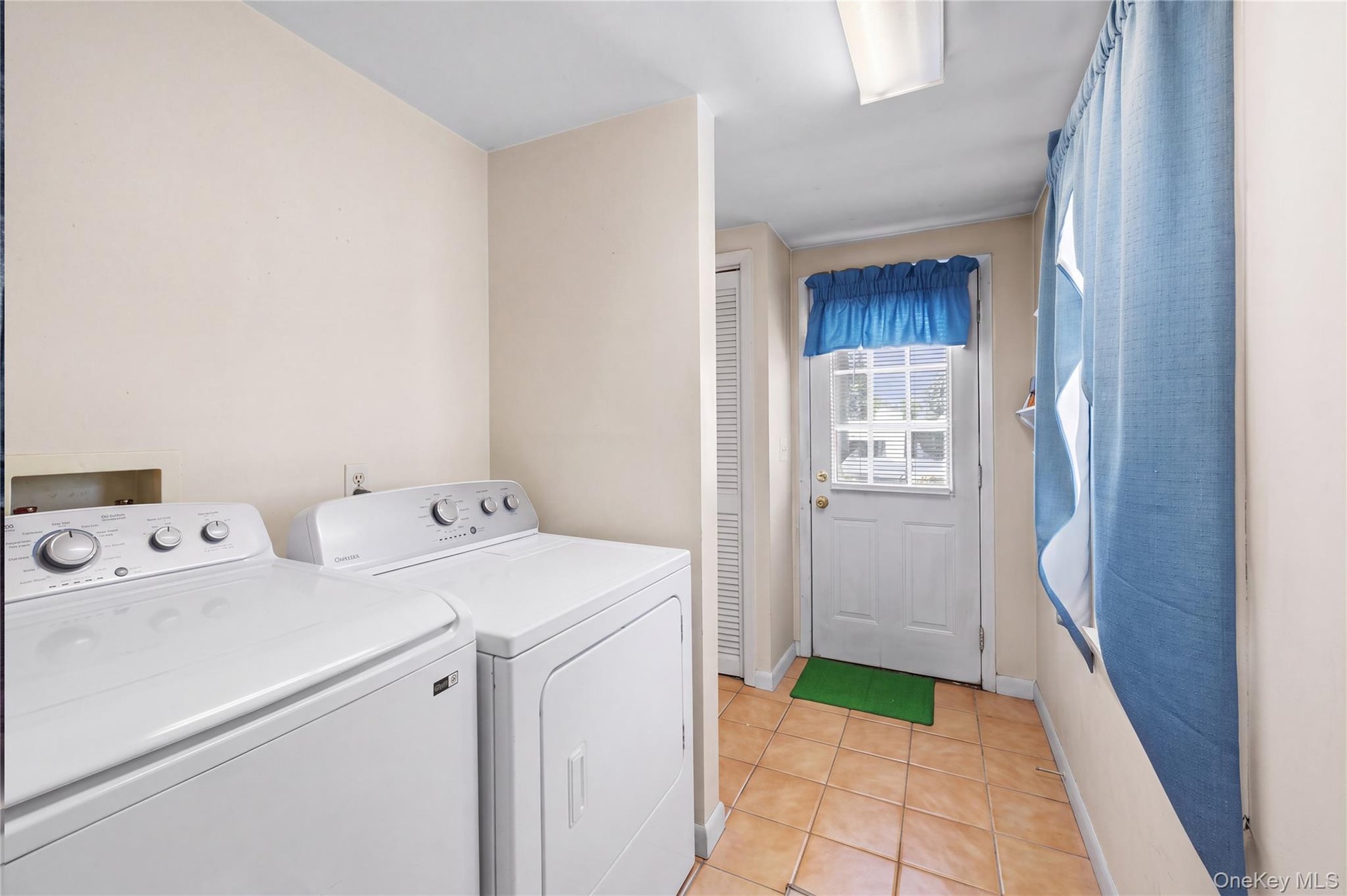 Laundry room behind the kitchen