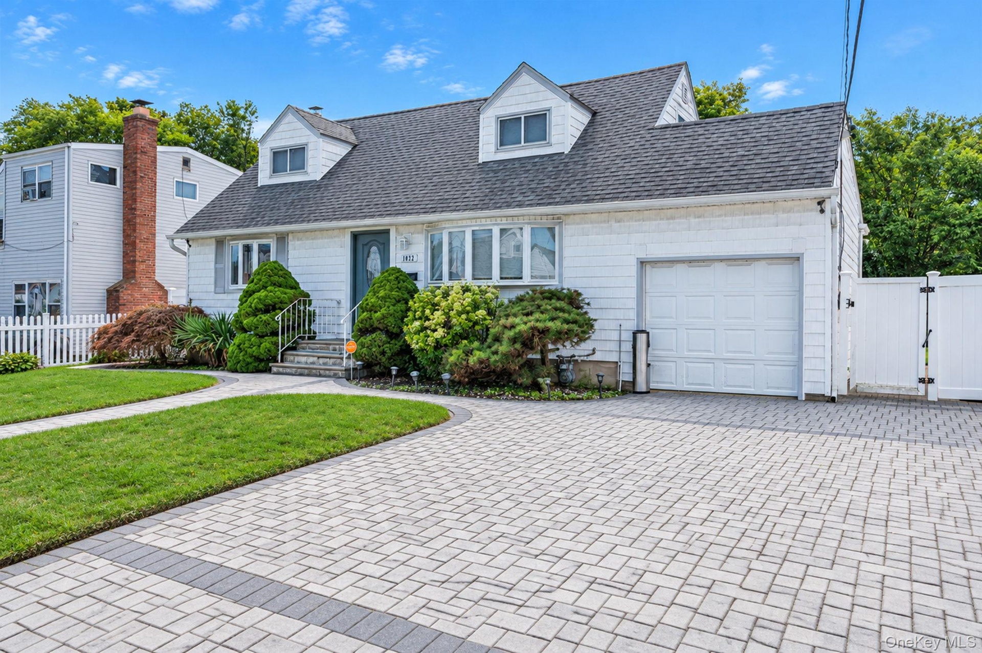 Expanded Cape with Paver Driveway/Walkway, PVC Fencing, IGS