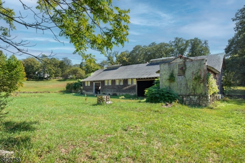 Estate Horse and Cow Barn