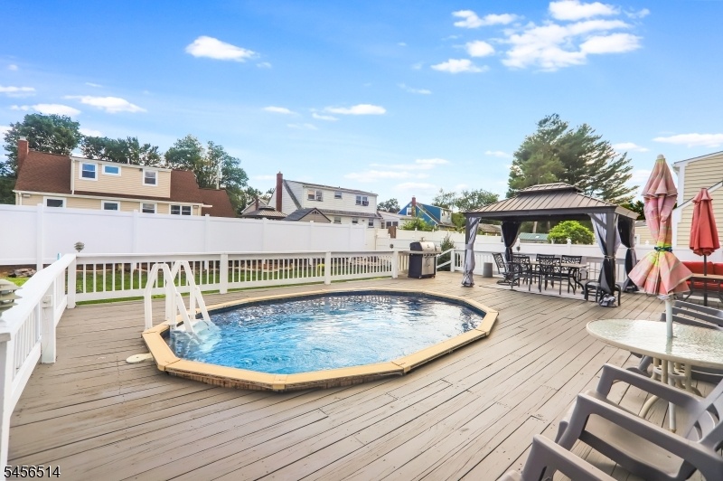 Deck/Pool