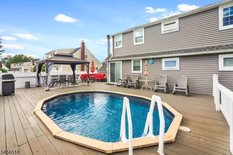 Deck/Pool