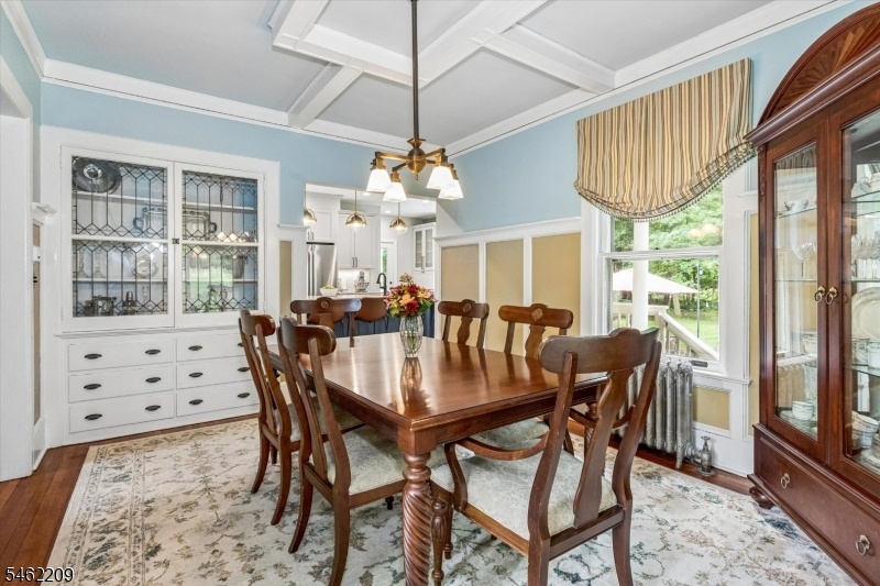 DR with built-in cabinetry