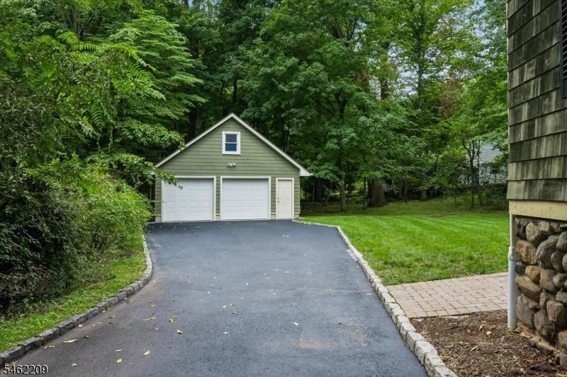 Oversized 2 car garage