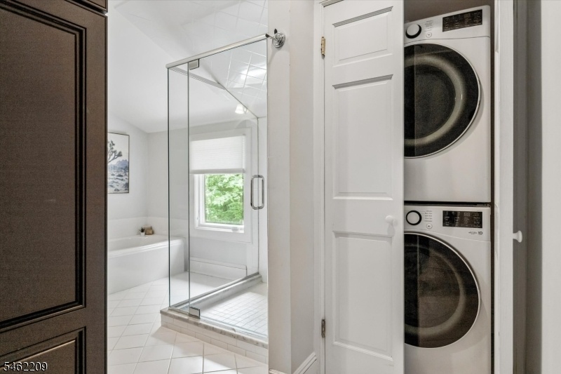 Convenient 2nd level laundry