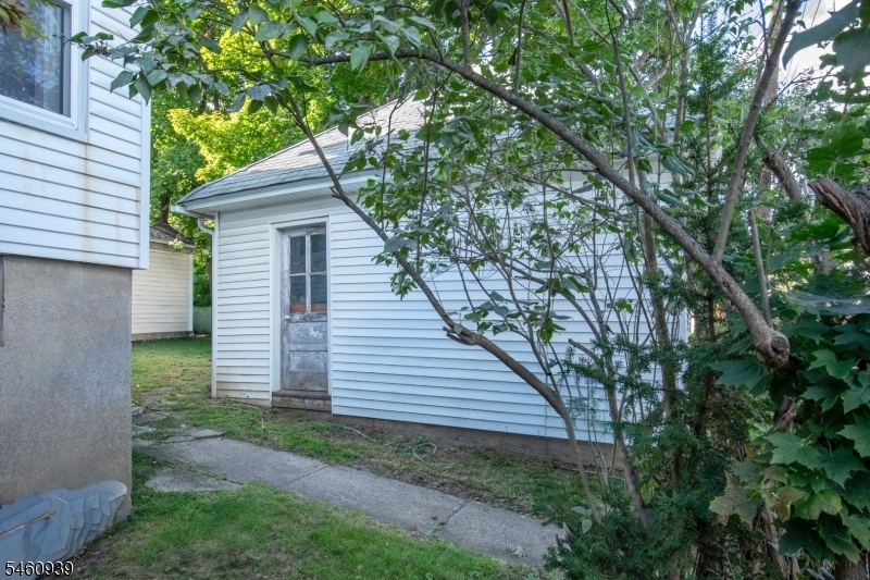 Detached 2 car garage