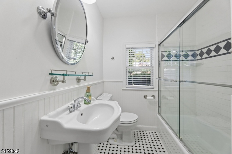1st flr full bath