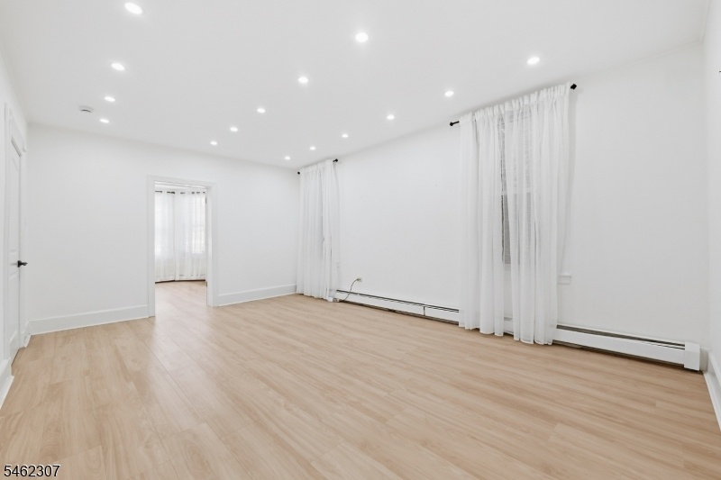 Unit 1 -  Livingroom