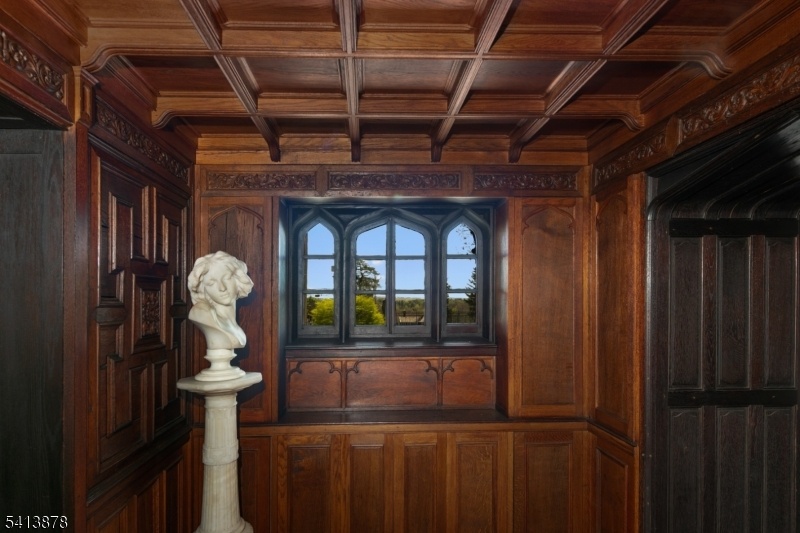 Ante / Bar Room