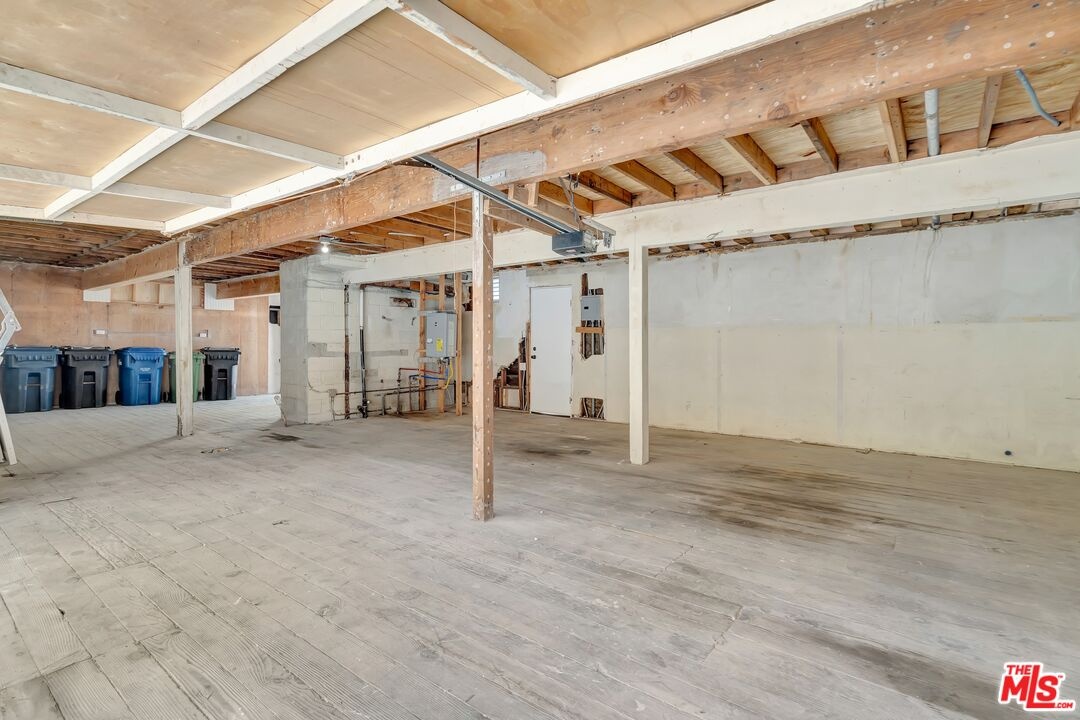 Huge Garage Area