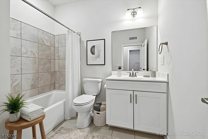 Full Hall Bath