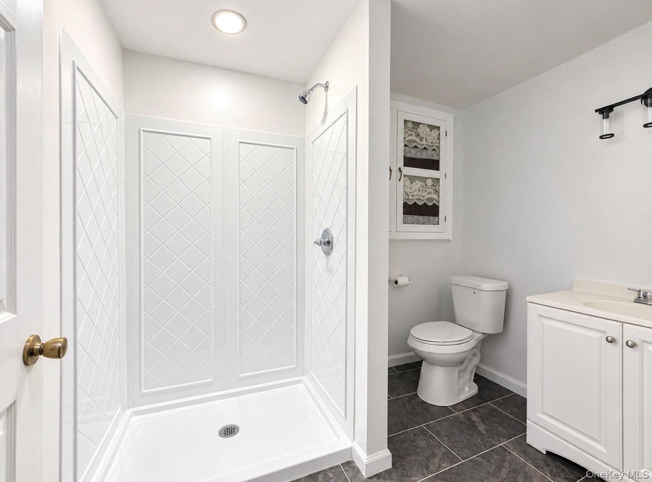 Lower level Full Bath