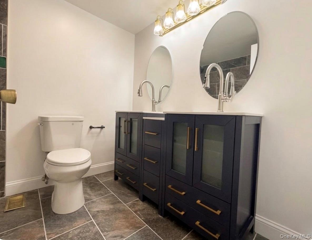 Common Full Bathroom