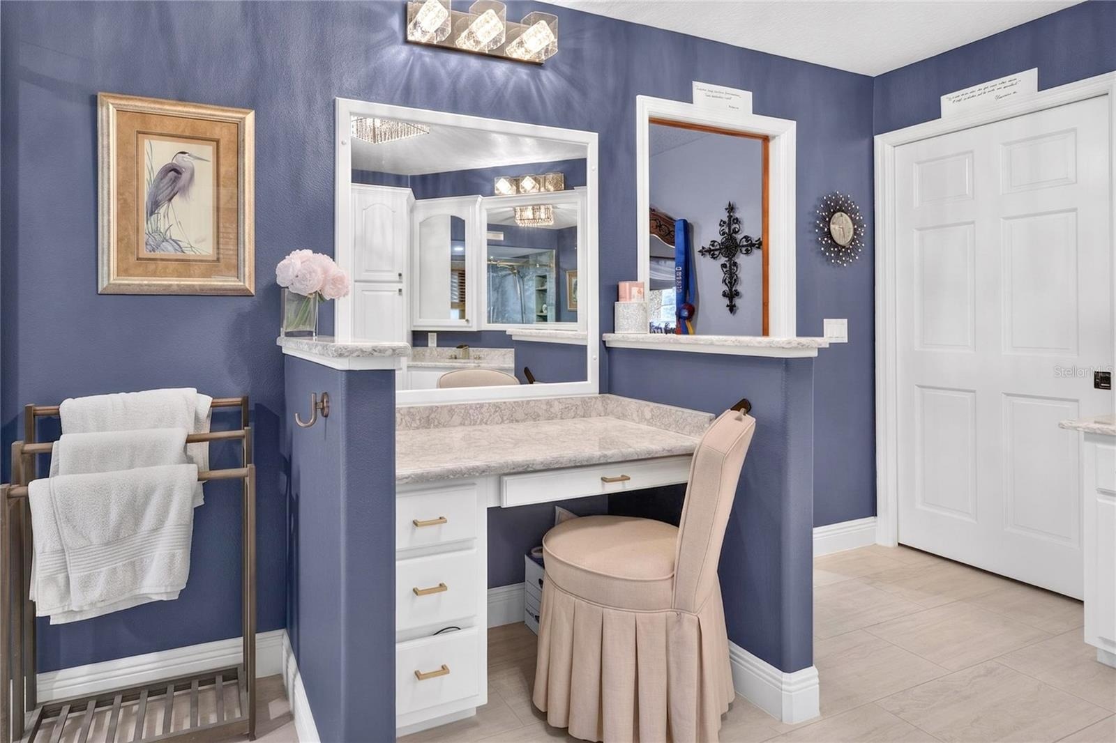 primary bathroom vanity/make up area