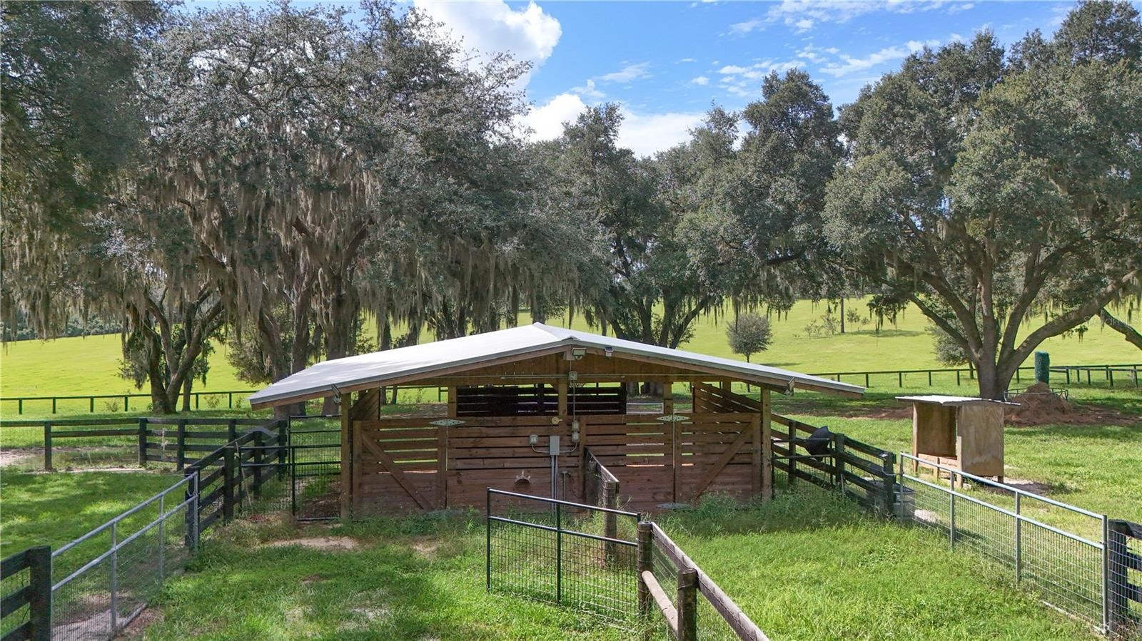 outside day barn in turnout/pasture