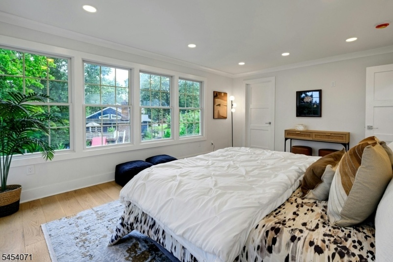 Easily accommodates king bed