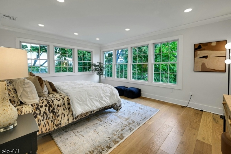 Dramatic primary suite