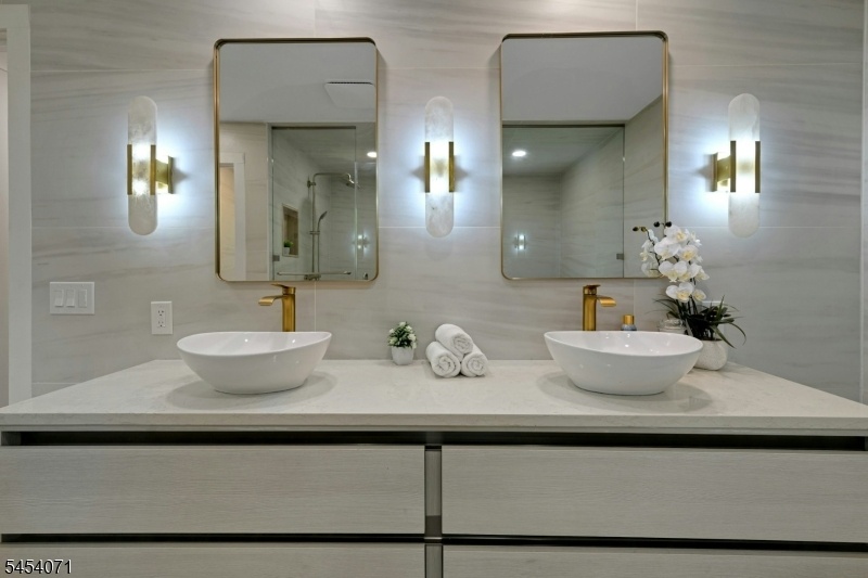 Double sink vanities