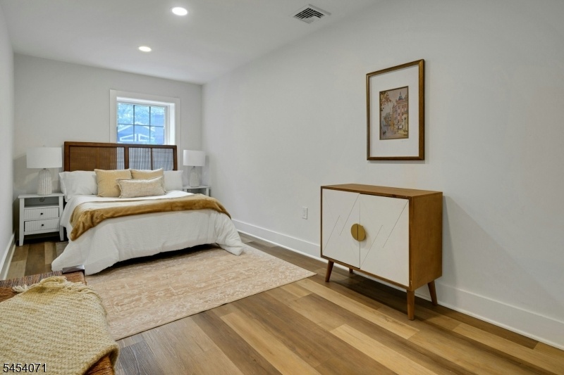 Spacious bedroom 4