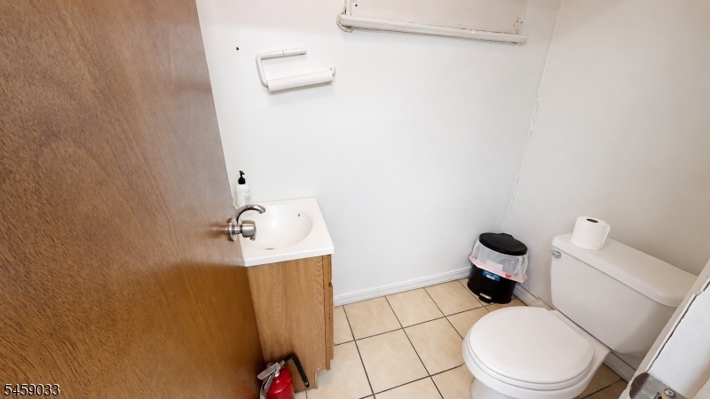 Half Bath - Retail Unit
