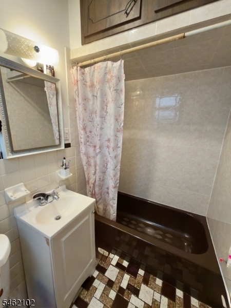 Hensler#1 Bathroom