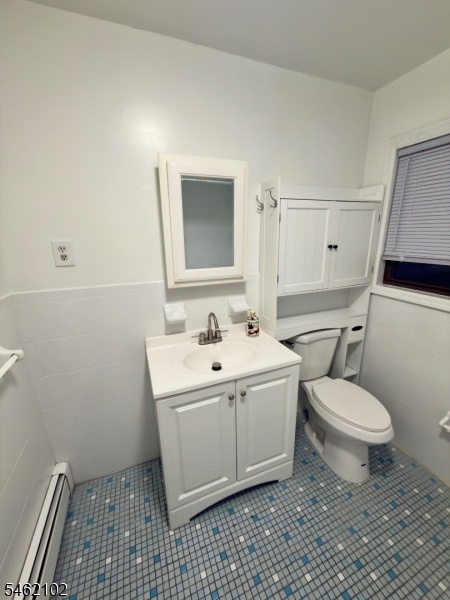 Alyea#2 Bathroom