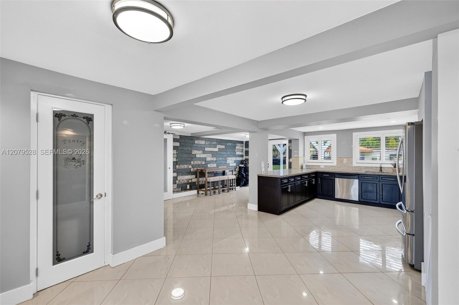 Florida Room, can be used as a bonus room, library, office, reading area, gym