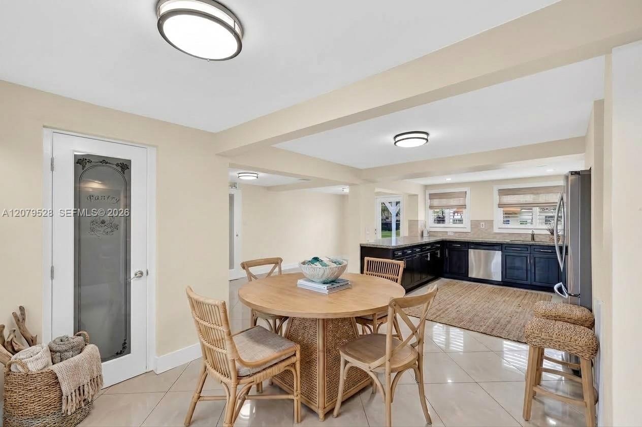 Florida Room, can be used as a bonus room, library, office, reading area, gym