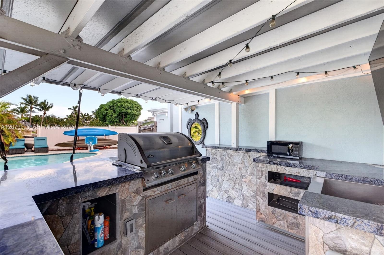 Outdoor Kitchen w/ Grill, Sink, Covered Seating, TV hookup
